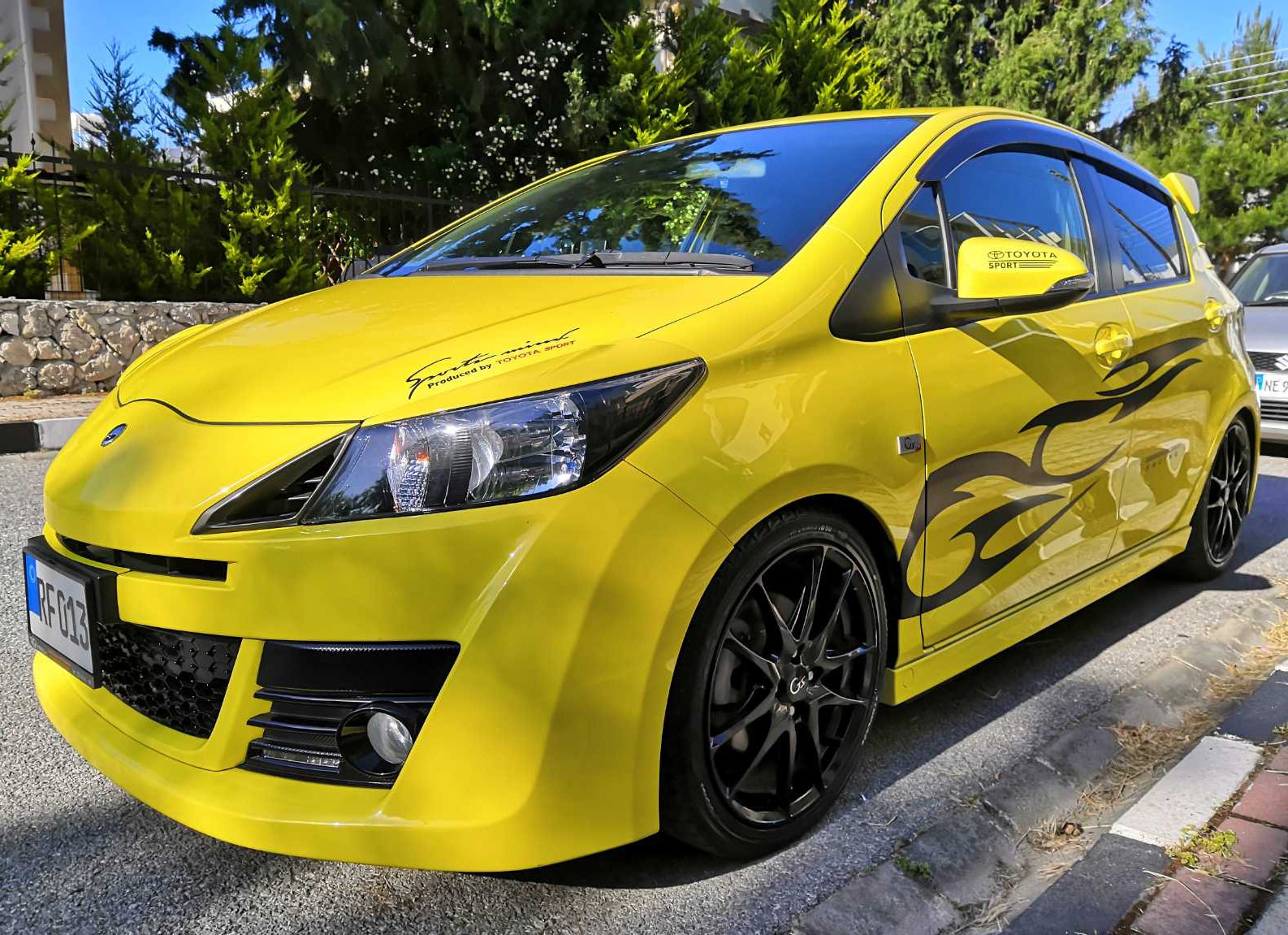 Upgrade car. Toyota Vitz 2016 Tuning. Toyota Vitz Sport. Тойота Витц 2011 жёлтый. Toyota Vitz Tuning 2018.