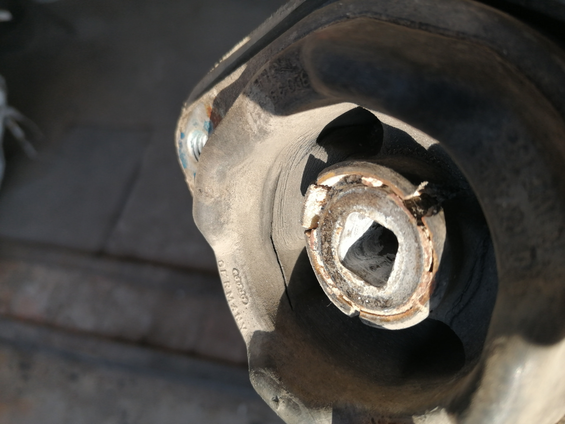 Замена опор АКПП — Volkswagen Passat B5, 1,8 л, 2001 года | своими ...