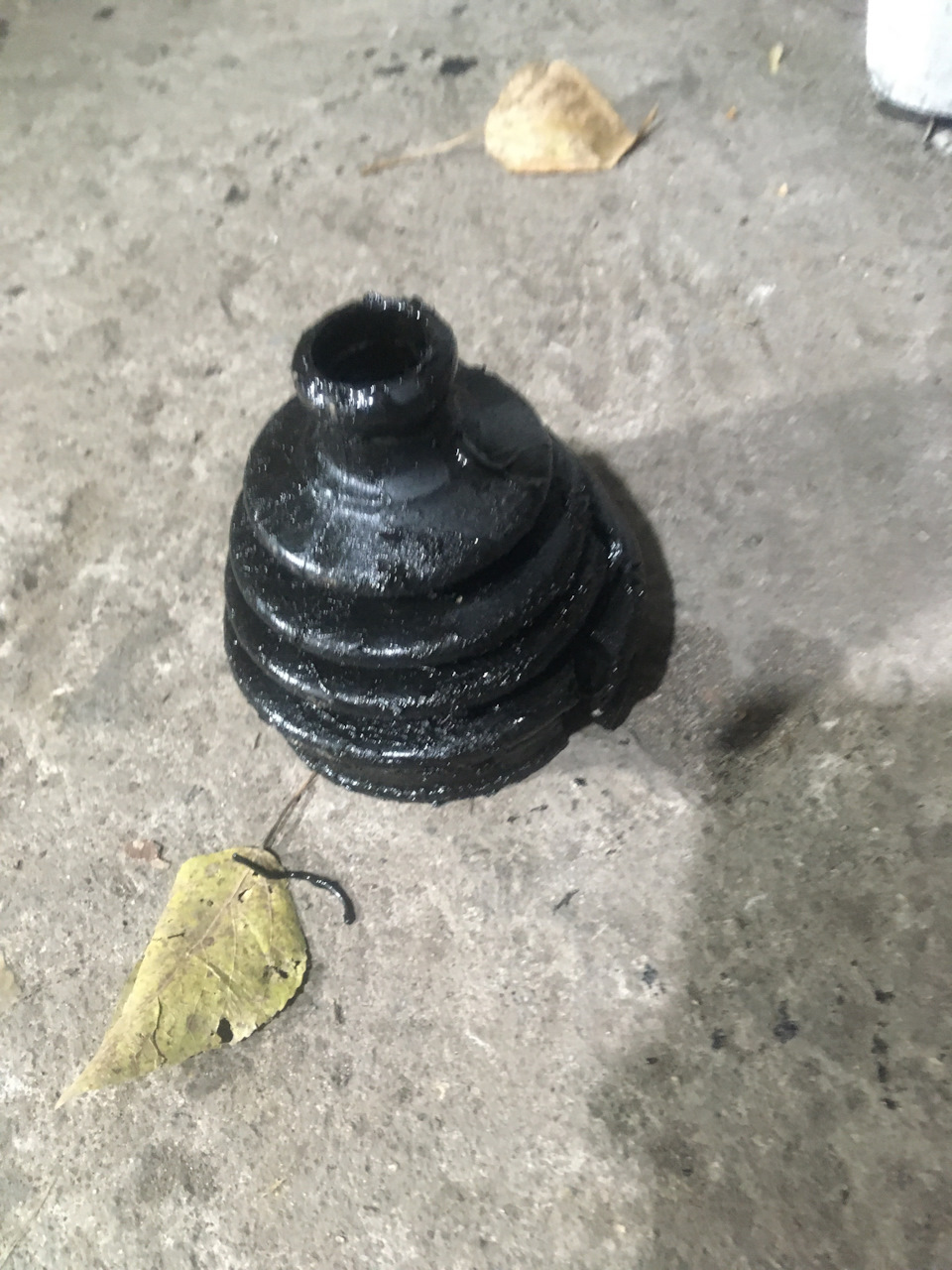 Замена пыльника гранаты — Lada 2131, 1,8 л., 2006 года | своими руками ...