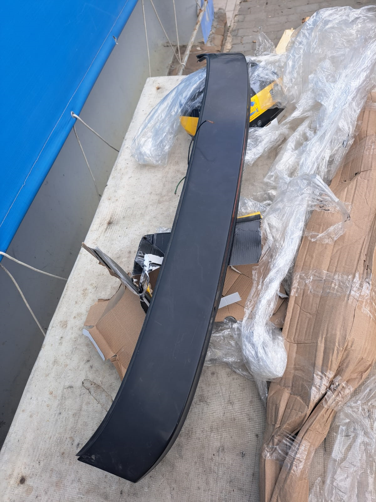 Привода и задний спойлер со стоп сигналом — Mazda 323 V, 2 л, 1995 года ...