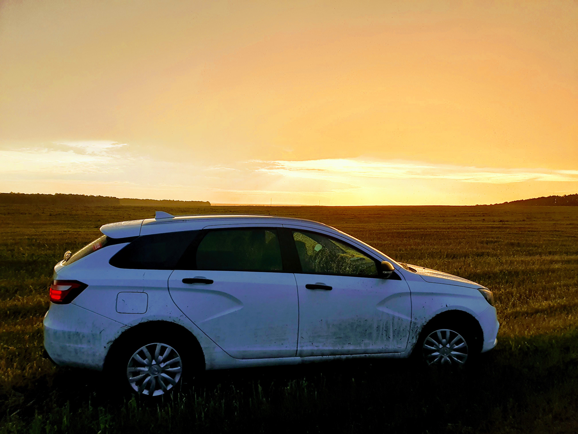 Lada Vesta закат