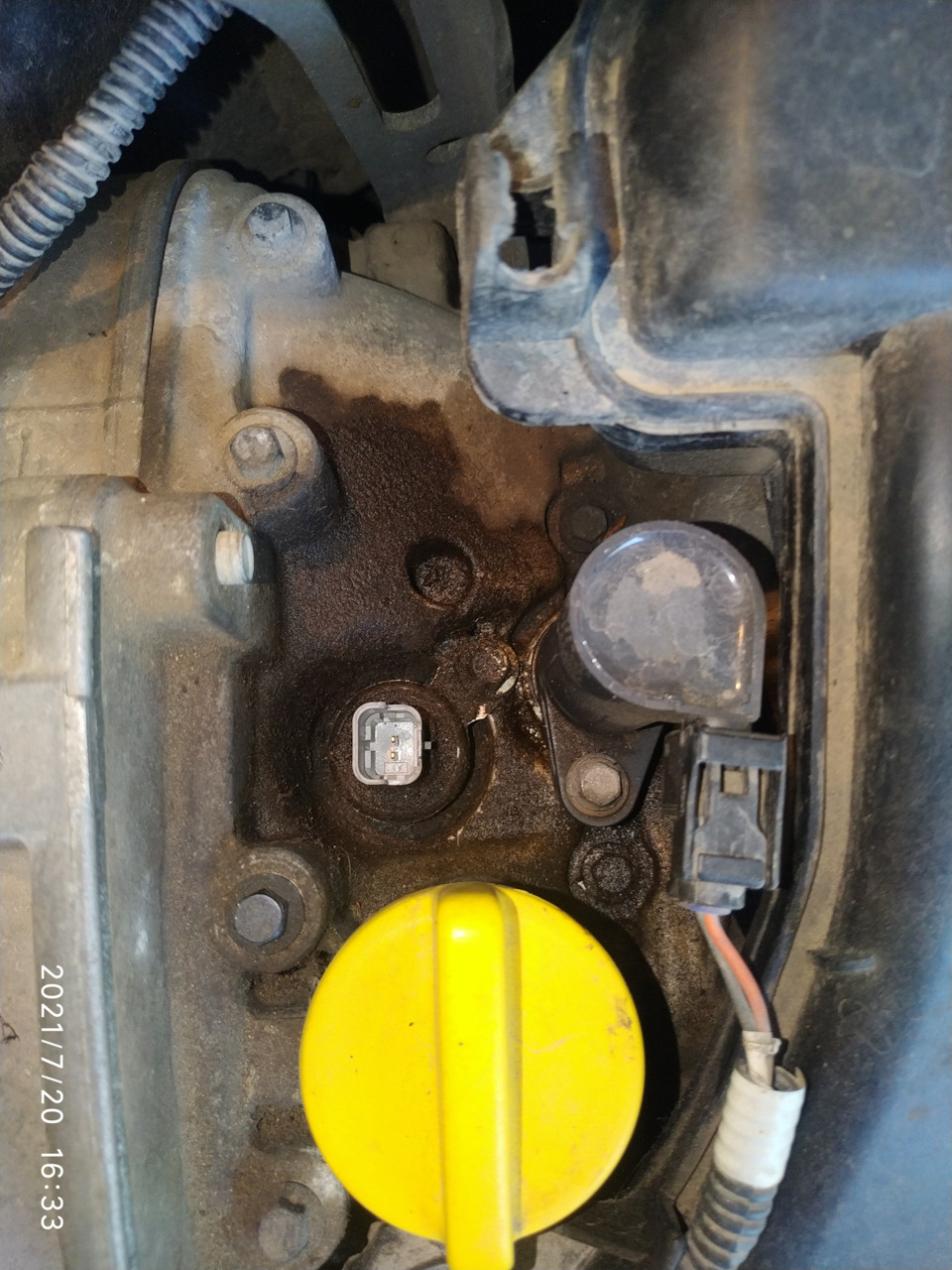 #7 Замена сальника клапана фазорегулятора — Renault Fluence, 1,6 л ...