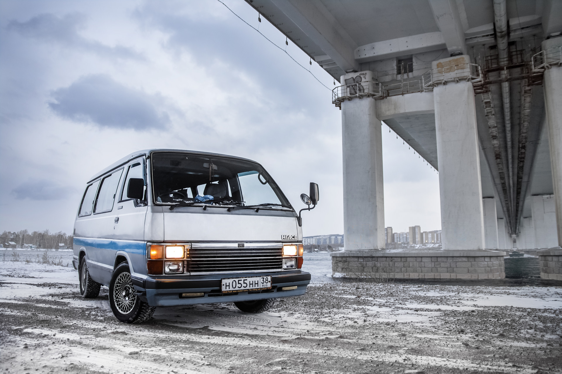 Hiace диски. Тойота Хайс 1980 года. Toyota Hiace Tuning. Крутые обои на рабочий стол Toyota Hiace h100.