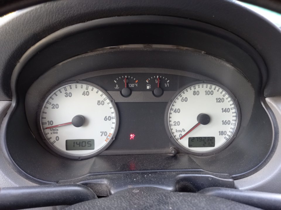 Загорелся сигнал подушек на панели приборов. — Volkswagen Pointer, 1 л ...