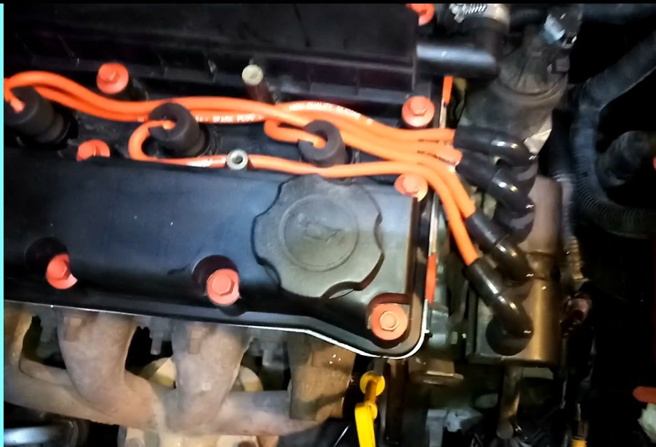 Замена прокладки клапанной крышки, свечей и броне проводов. — Chevrolet ...