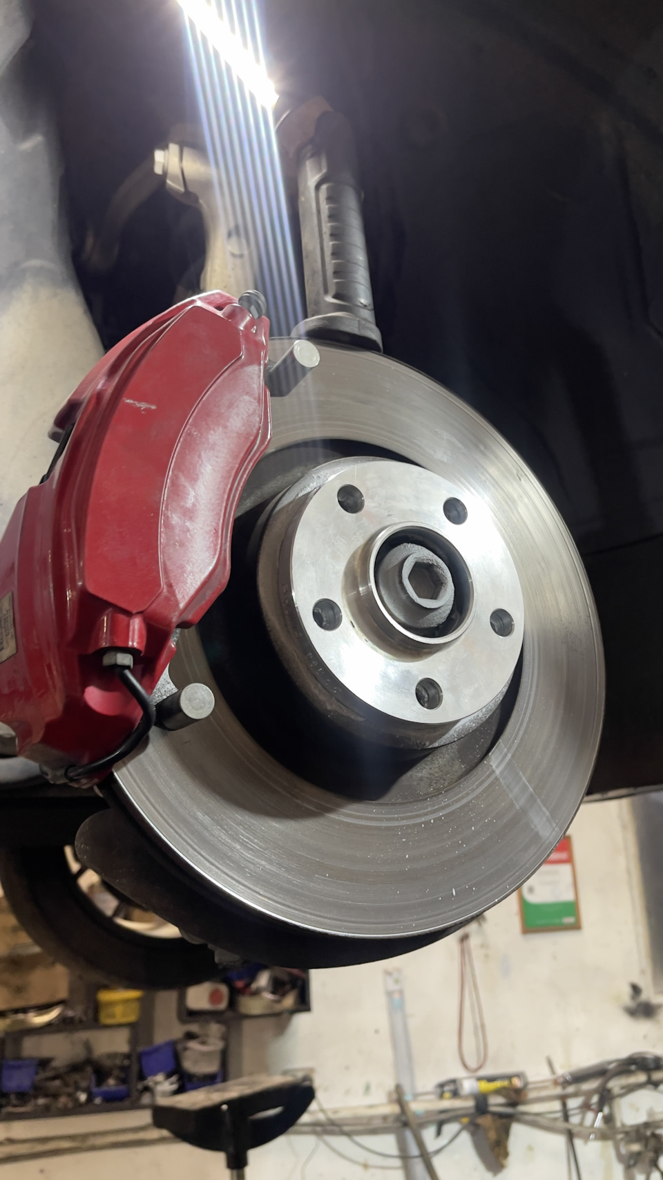#2 Замена передних колодок, установка приставок — Audi A4 (B9), 2 л ...