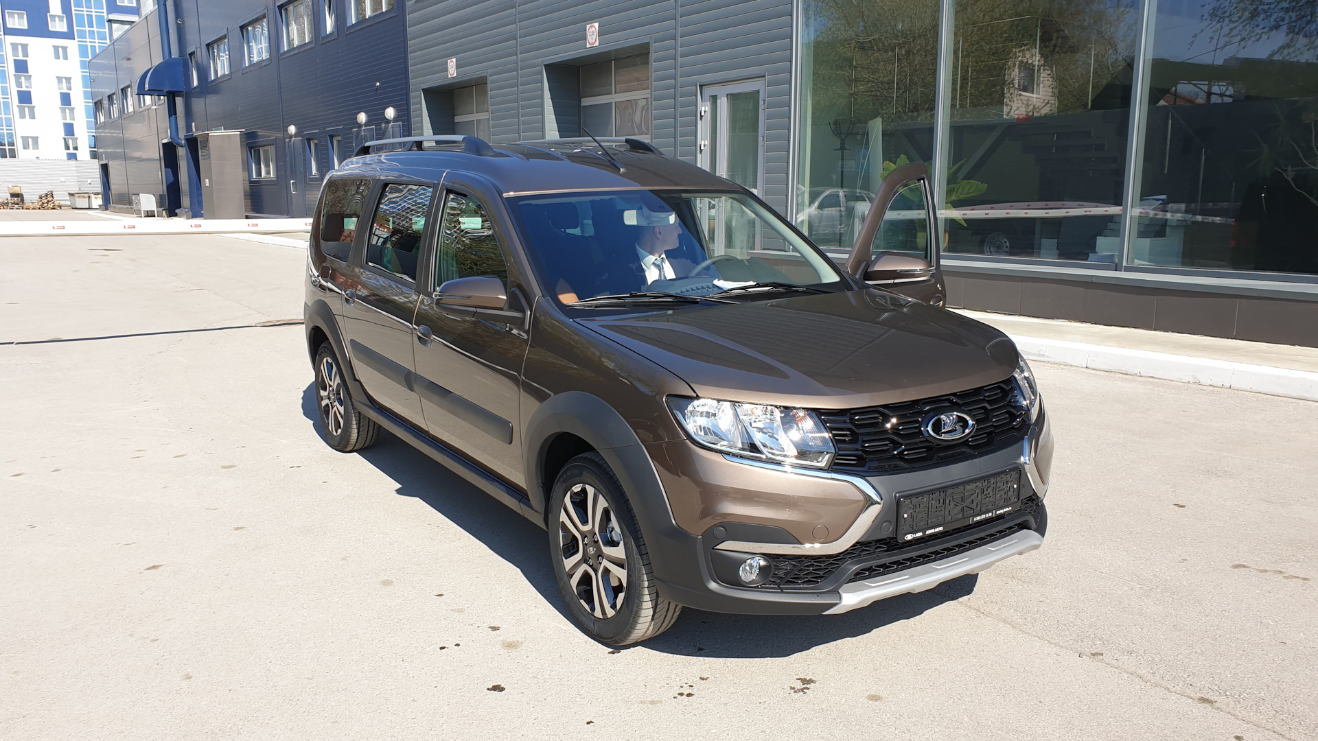 Lada Largus Cross 1.6 бензиновый 2021 | Ларик (Luxe Prestige) на DRIVE2