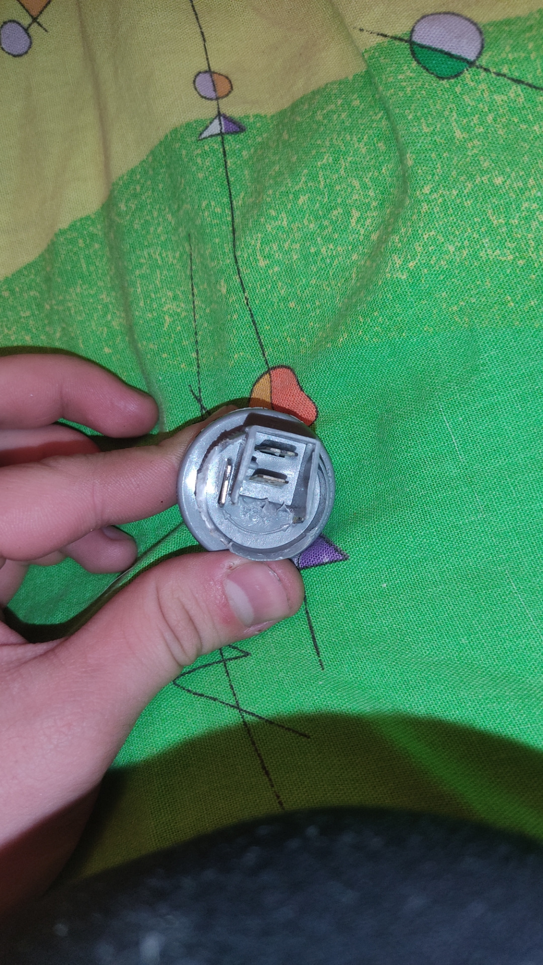 замена цоколя лампочки поворотника — Toyota Carina II (T170), 1,6 л ...