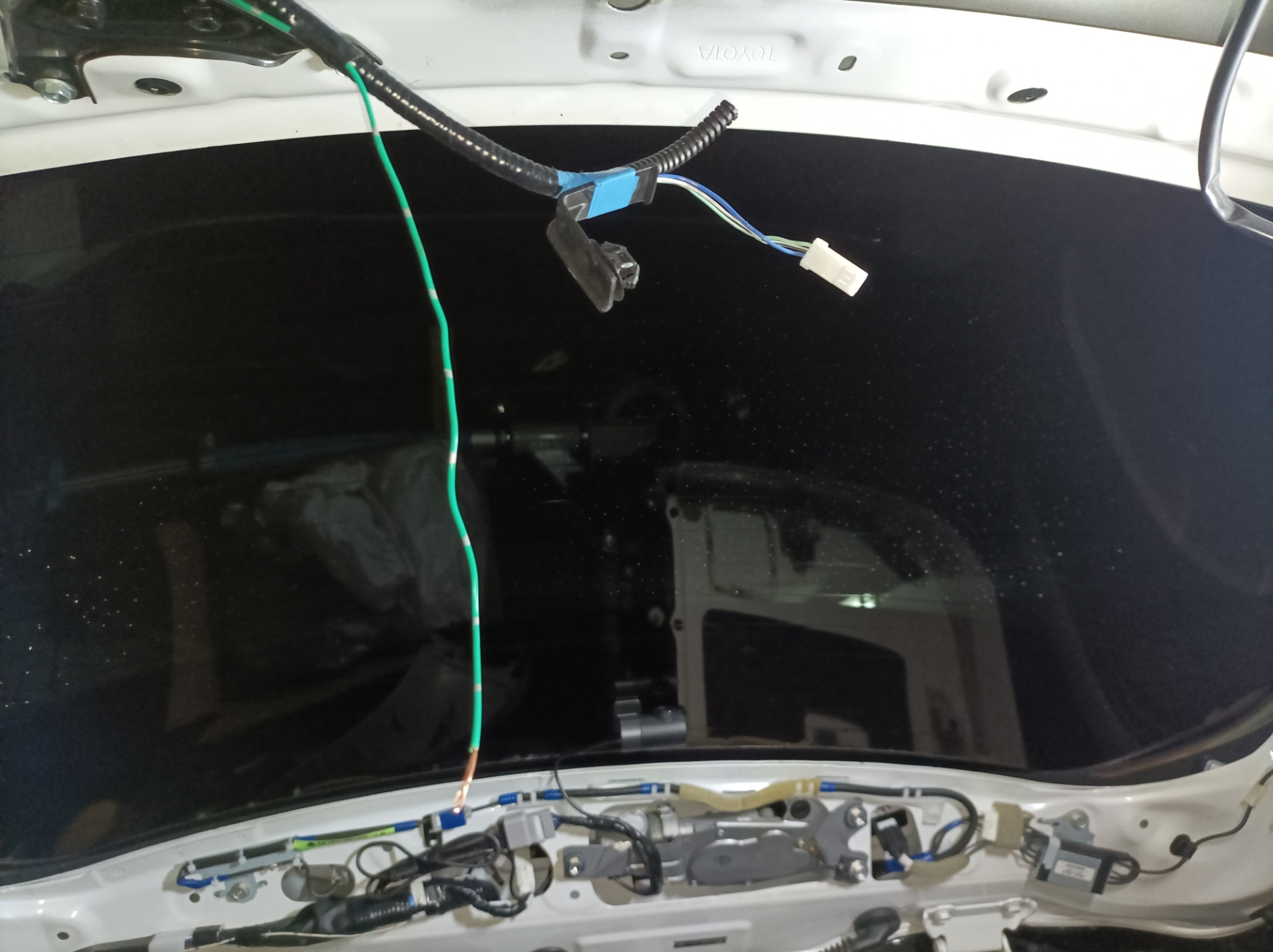 Открывание багажника с кнопки на двери — Lexus RX (3G), 2,7 л, 2013 ...