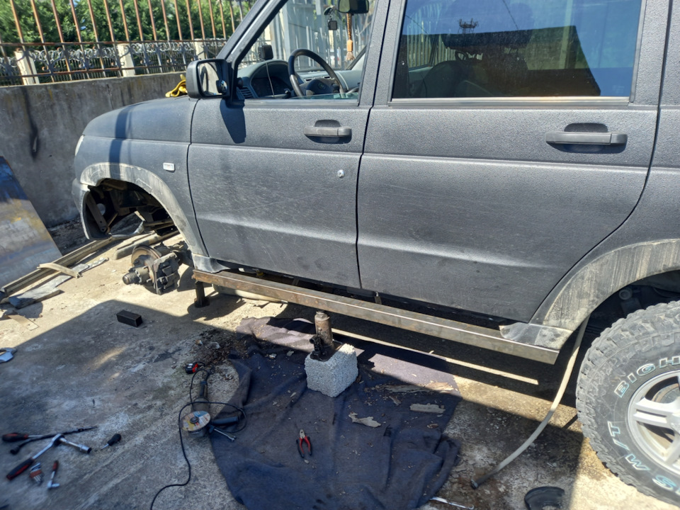 Профильная труба 60х60 вместо порогов на уаз патриот. — УАЗ Patriot, 2 ...