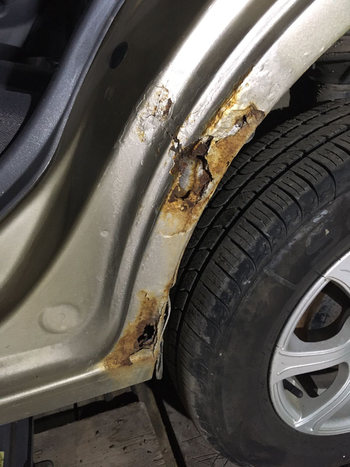 Задние арки хендай матрикс. Hyundai Accent задние арки. Расширители арок Хендай Матрикс. Битое дверь и крыло заднее как восстановить.