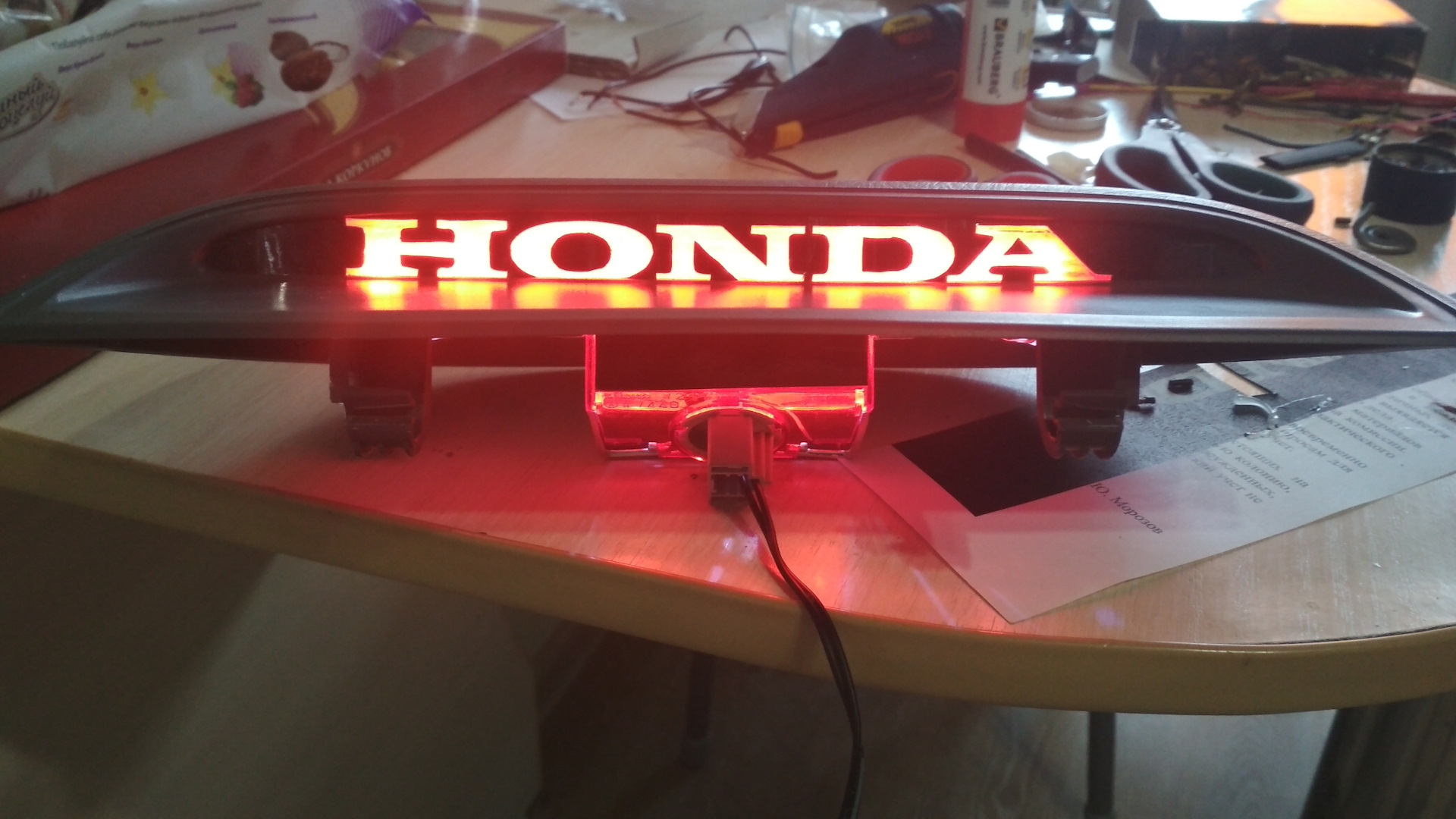 Стоп сигнал хонда аккорд. Honda Fit стоп фонарь диодный. Honda CRV 2013 дополнительный стоп сигнал. Лампа доп стоп сигнала Хонда Аккорд 8. Стоп сигнал Хонда фит.