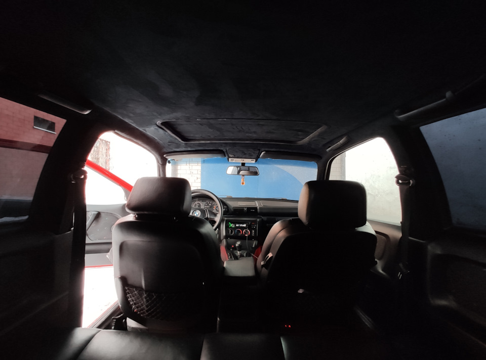 Ещё одна воплощенная мечта или потолок из черной алькантары — BMW 3 ...