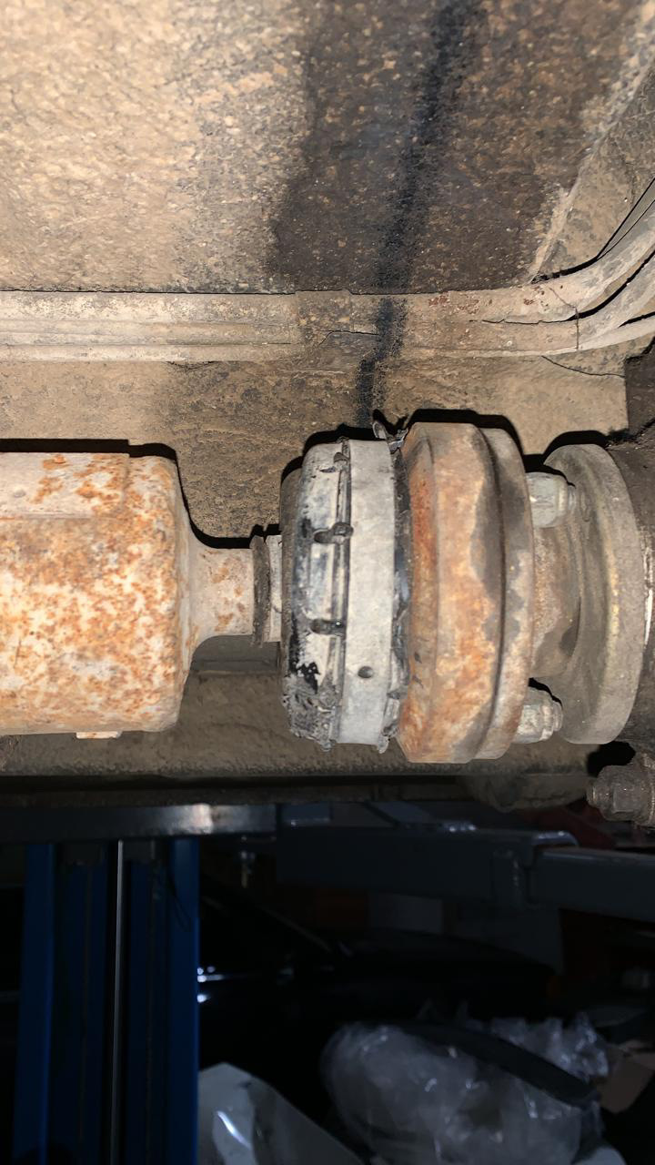 Передний ШРУЗ заднего кардана.Вибрация. — Lada 2131, 1,7 л, 2007 года ...