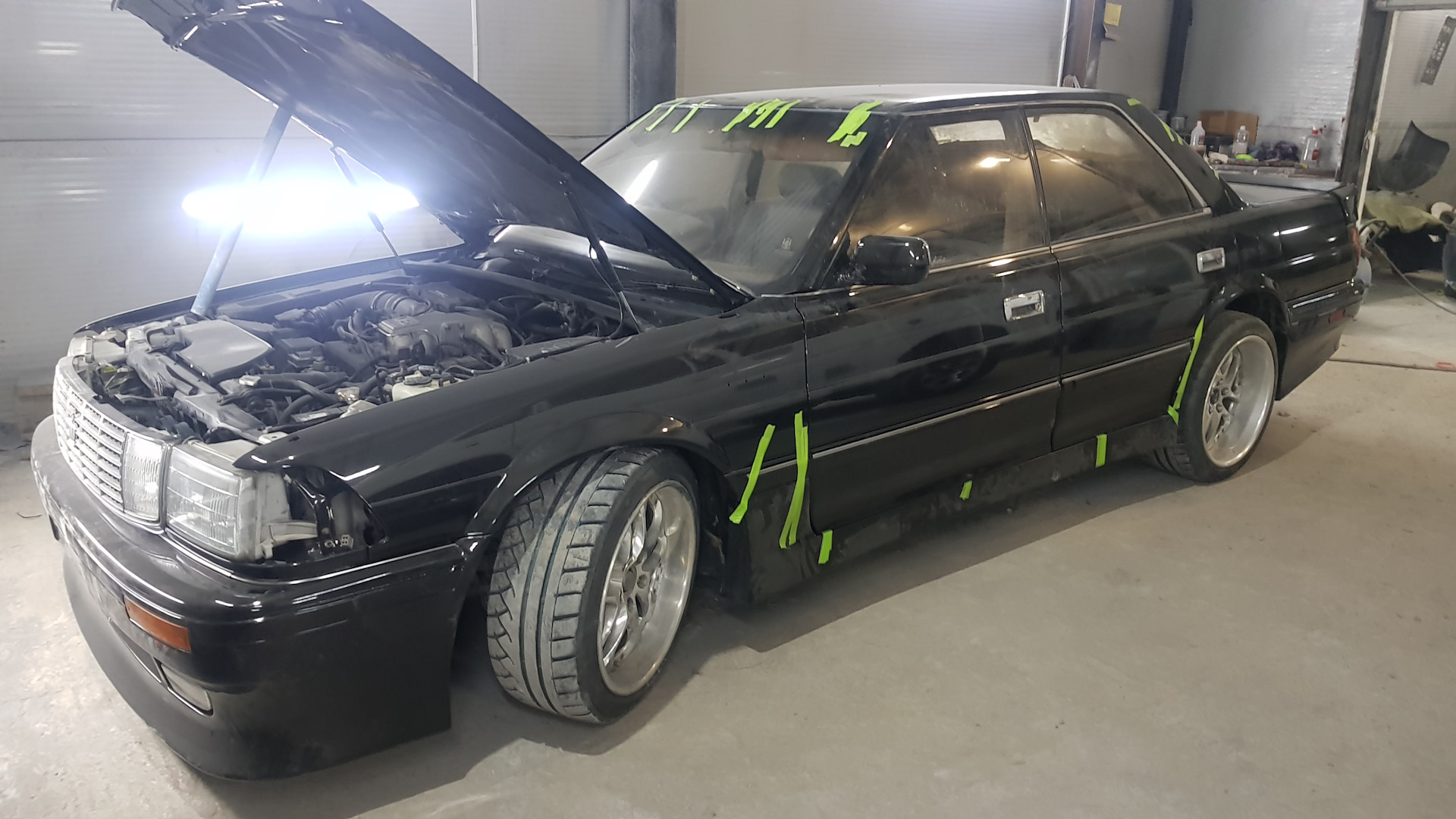 Toyota crown 131 wide body отличие