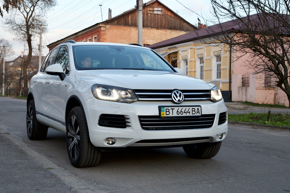 Почему рестайлинговый volkswagen touareg н ф стоит дороже дорестайлинга