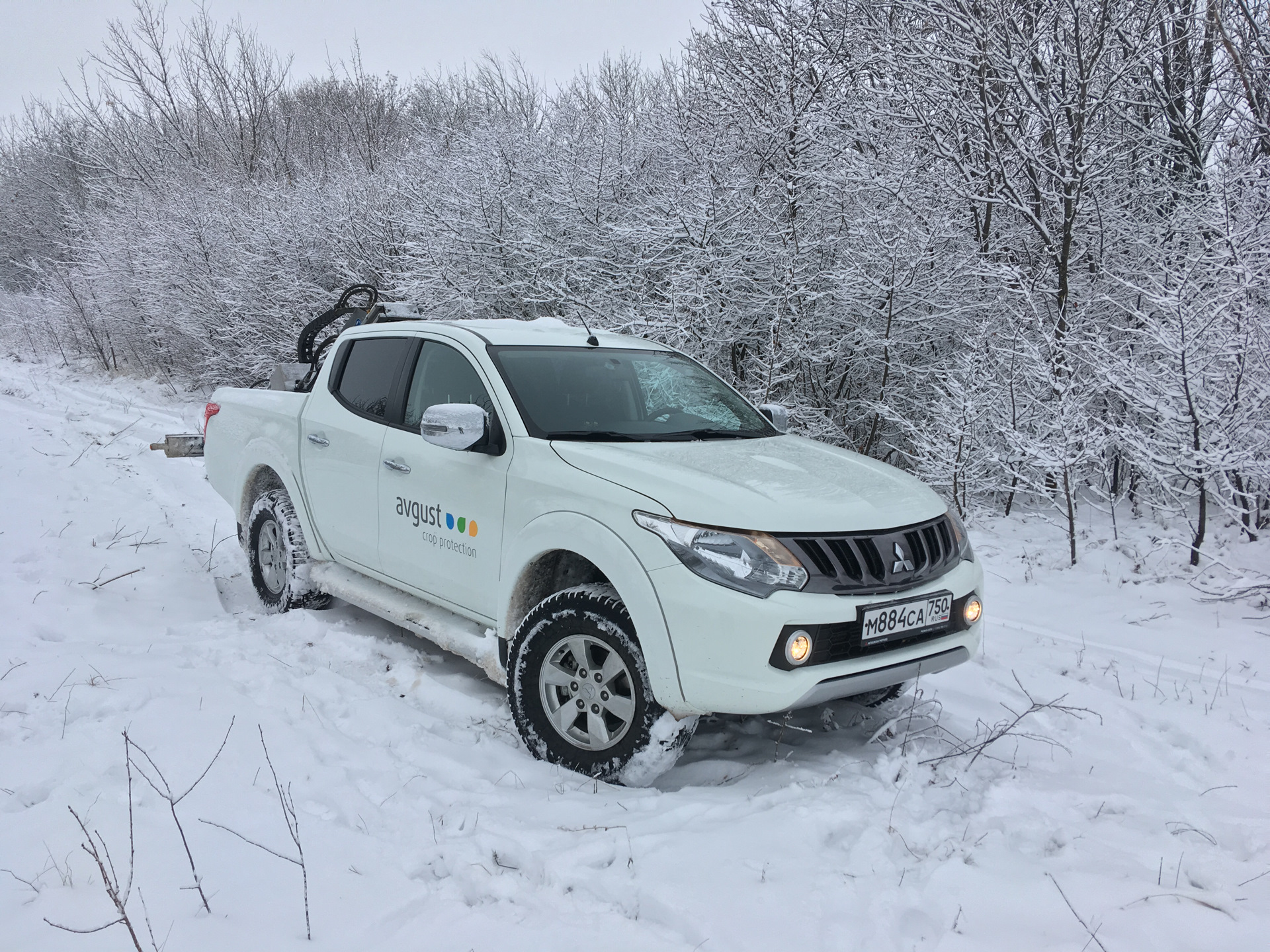 5.200. Mitsubishi l200 зима. Митсубиси л200 зимой. Митсубиси л200 снеговая. Мицубиси л200 в снегу.