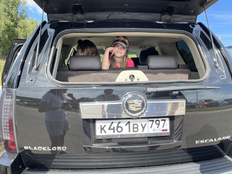 На уже именованном боевом товарище :) — Cadillac Escalade (3G)