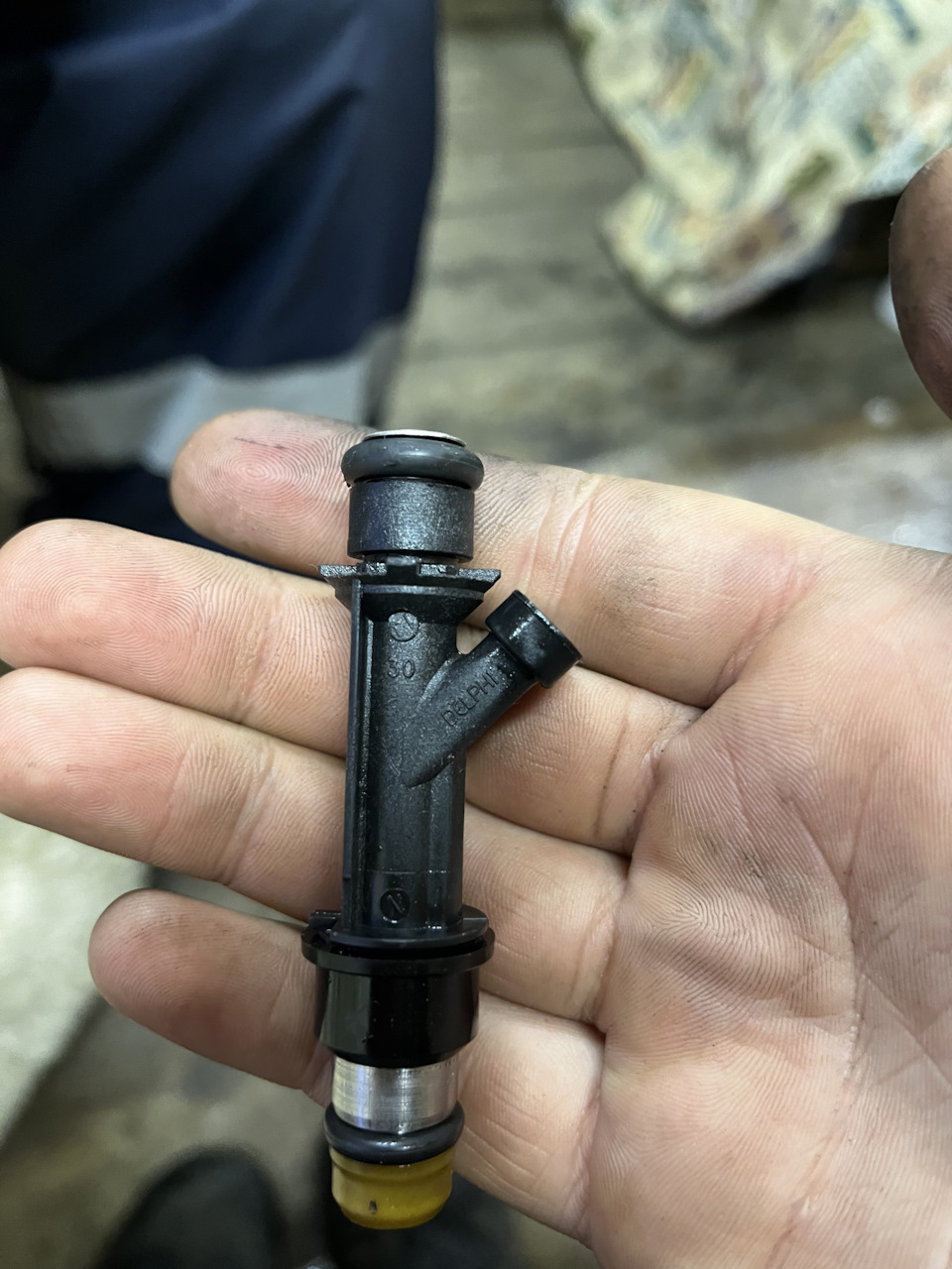 Как проверить льют ли форсунки. Как проверить льют ли форсунки. Симптомы загрязненных форсунок инжекторного двигателя ваз 2110. Форсунка 2114 инжектор. Правильный факел распыла форсунки.