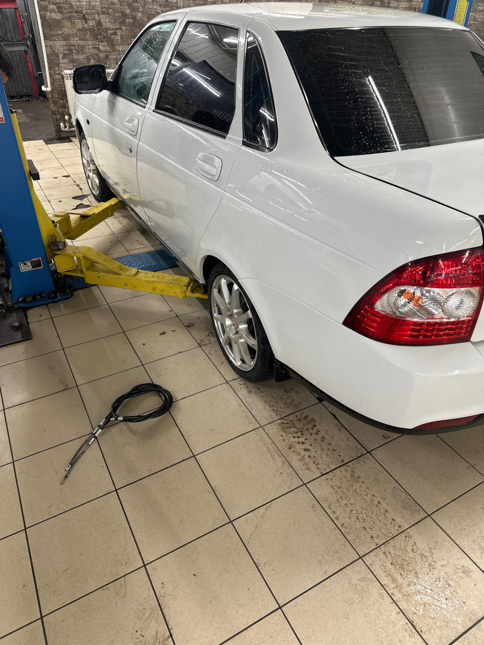 Замена тросов Ручника — Lada Приора седан, 1,6 л, 2014 года | плановое ...