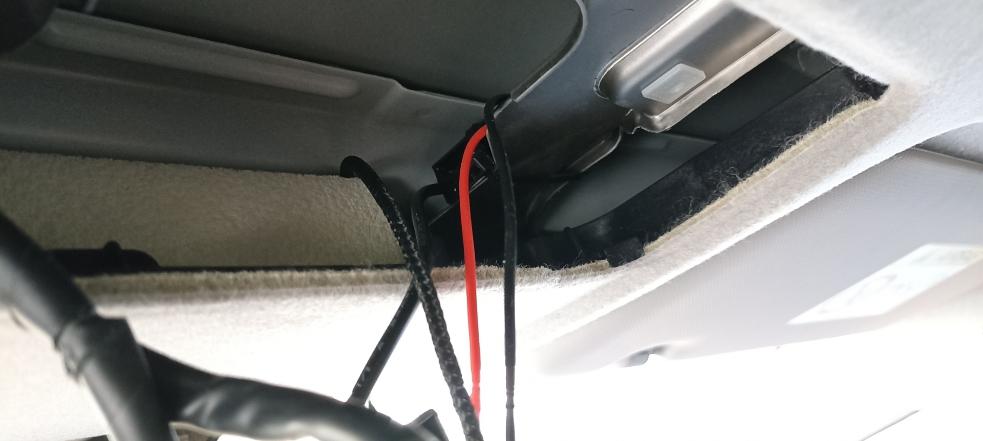 Видеорегистратор к плафону освещения Kia Rio 4 — DRIVE2