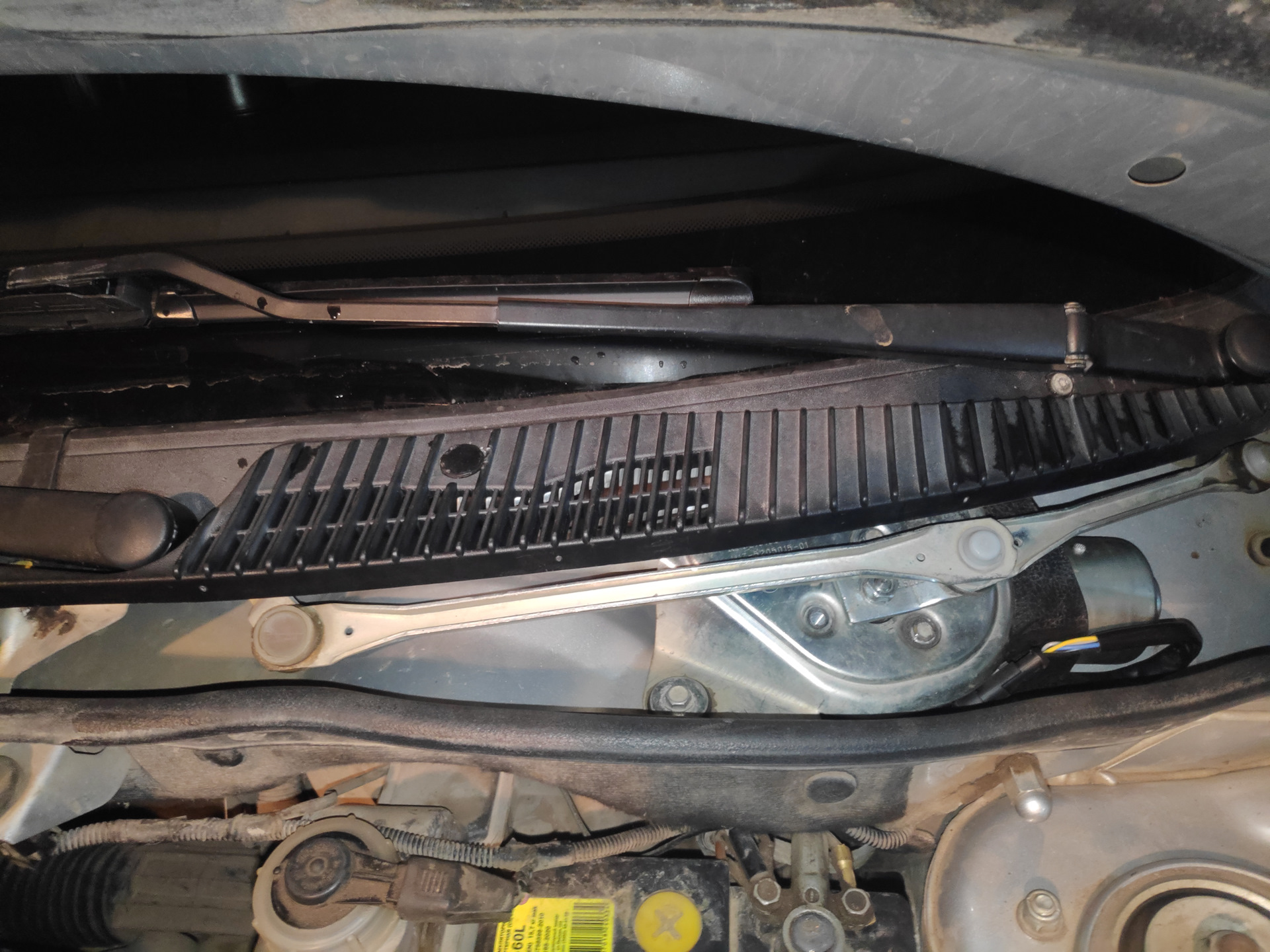 Неисправность работы дворников или как я поменял мотор ...