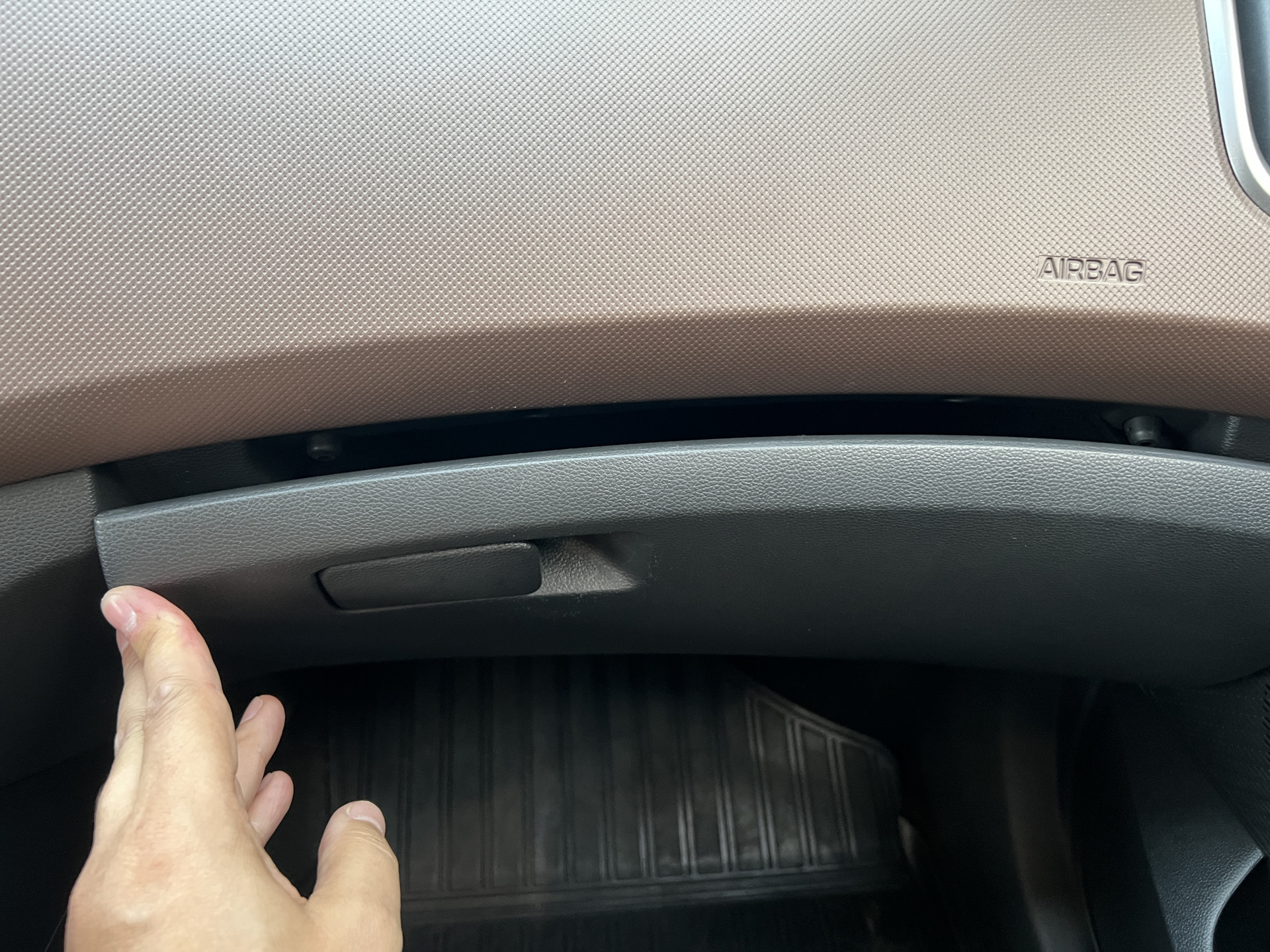 Как снять ручку хендай крета Свет в перчаточный ящик (бардачок) - Hyundai Creta (1G), 2 л, 2020 года своими р