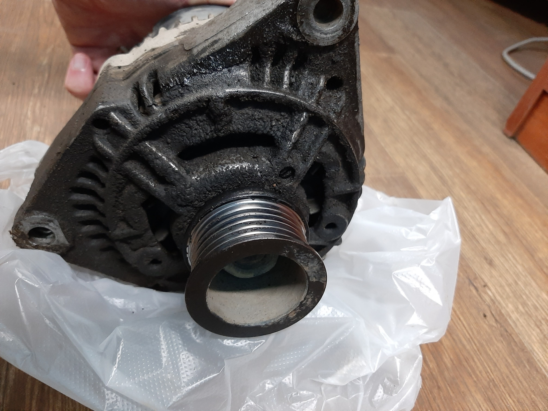 Перезаряд аккумулятора. Замена генератора. — Mercedes-Benz E-class ...