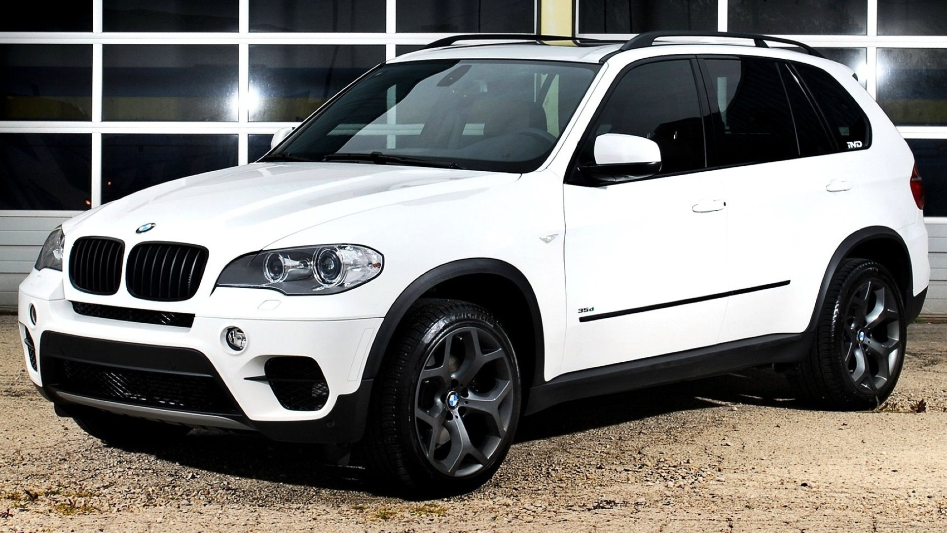 White five. BMW x5 e70 белый. BMW x5 e70 2012. БМВ х5 е70 белый. BMW x5 белая.