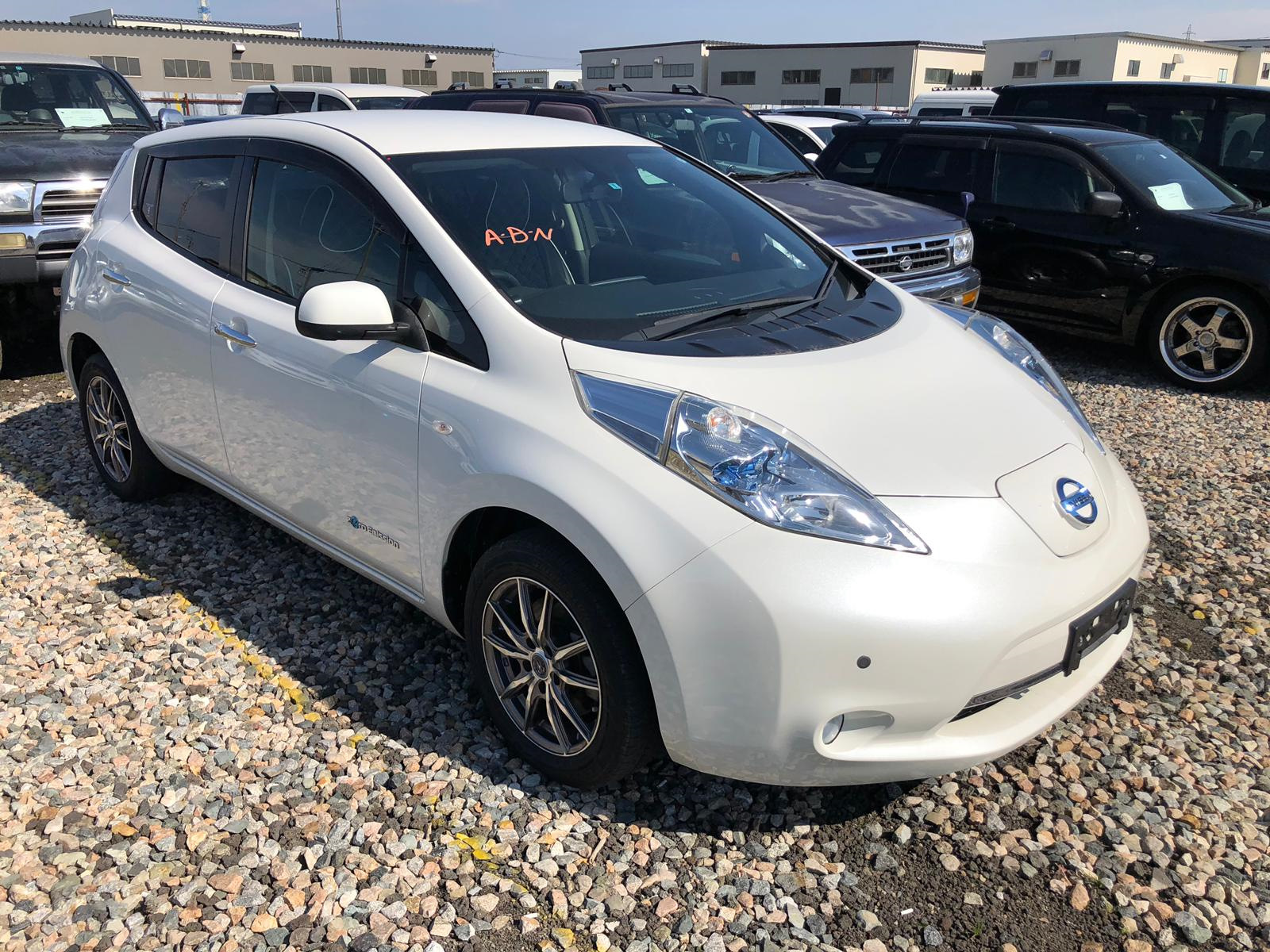 Ниссан лит. Nissan Leaf 1. Nissan Leaf 2013. Nissan Leaf 2008. Ниссан лиф 2013 года.