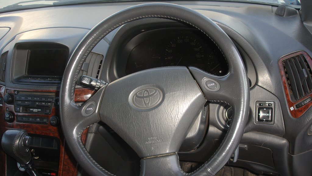 Toyota Harrier 2001 салон