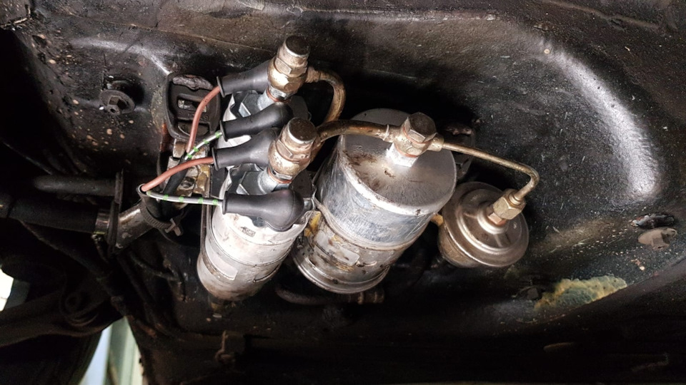 Установка двух бензонасосов. — Mercedes-Benz 190 (W201), 2,5 л, 1987 ...