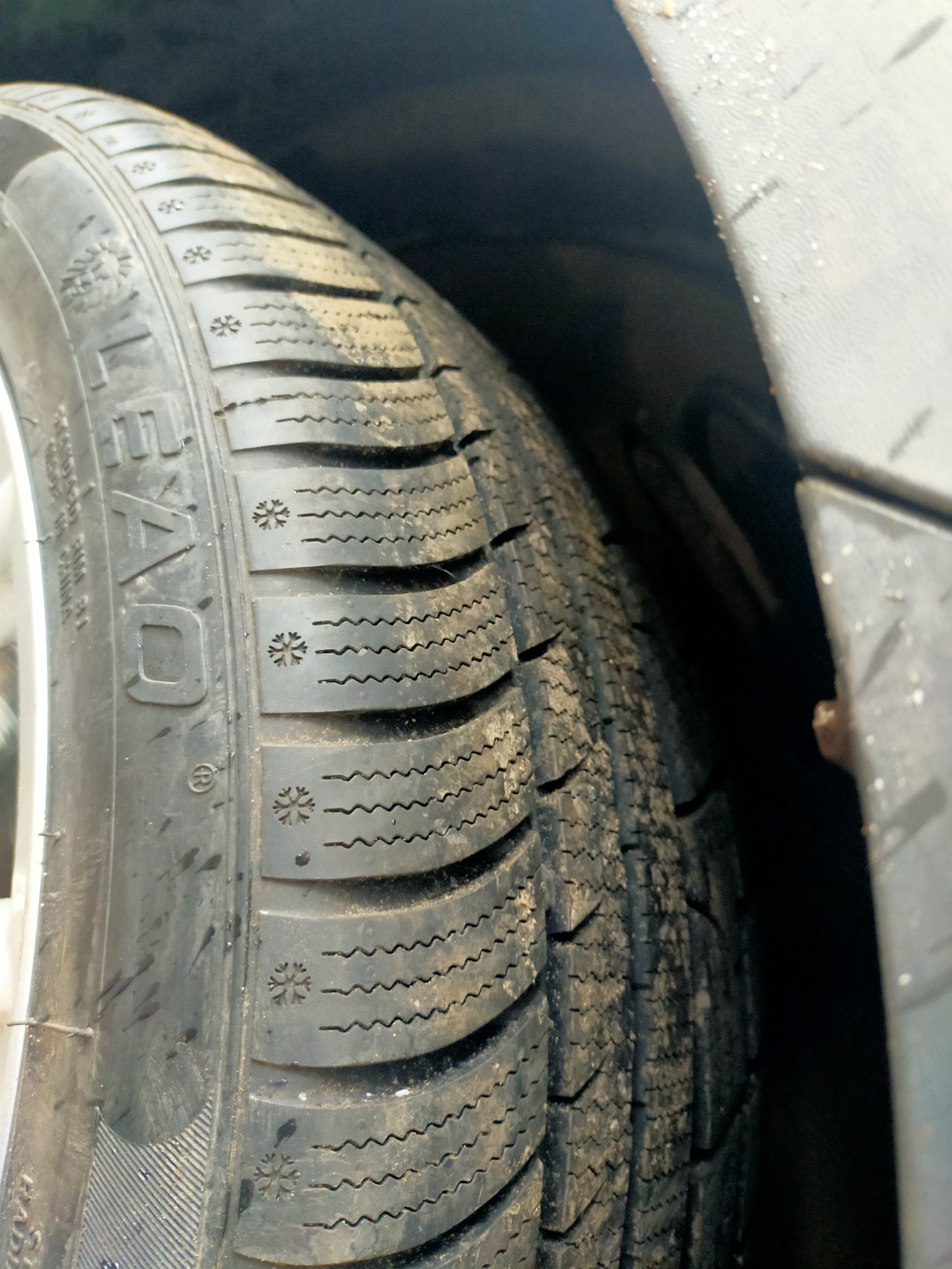 Китайская липучка на зиму — Chevrolet Captiva (1G), 2,2 л, 2012 года ...
