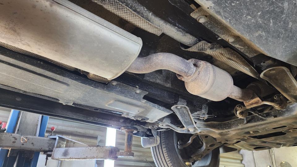 Вот от этого фланца начинается тюнинг глушителя. — Chery Tiggo 7 Pro Max