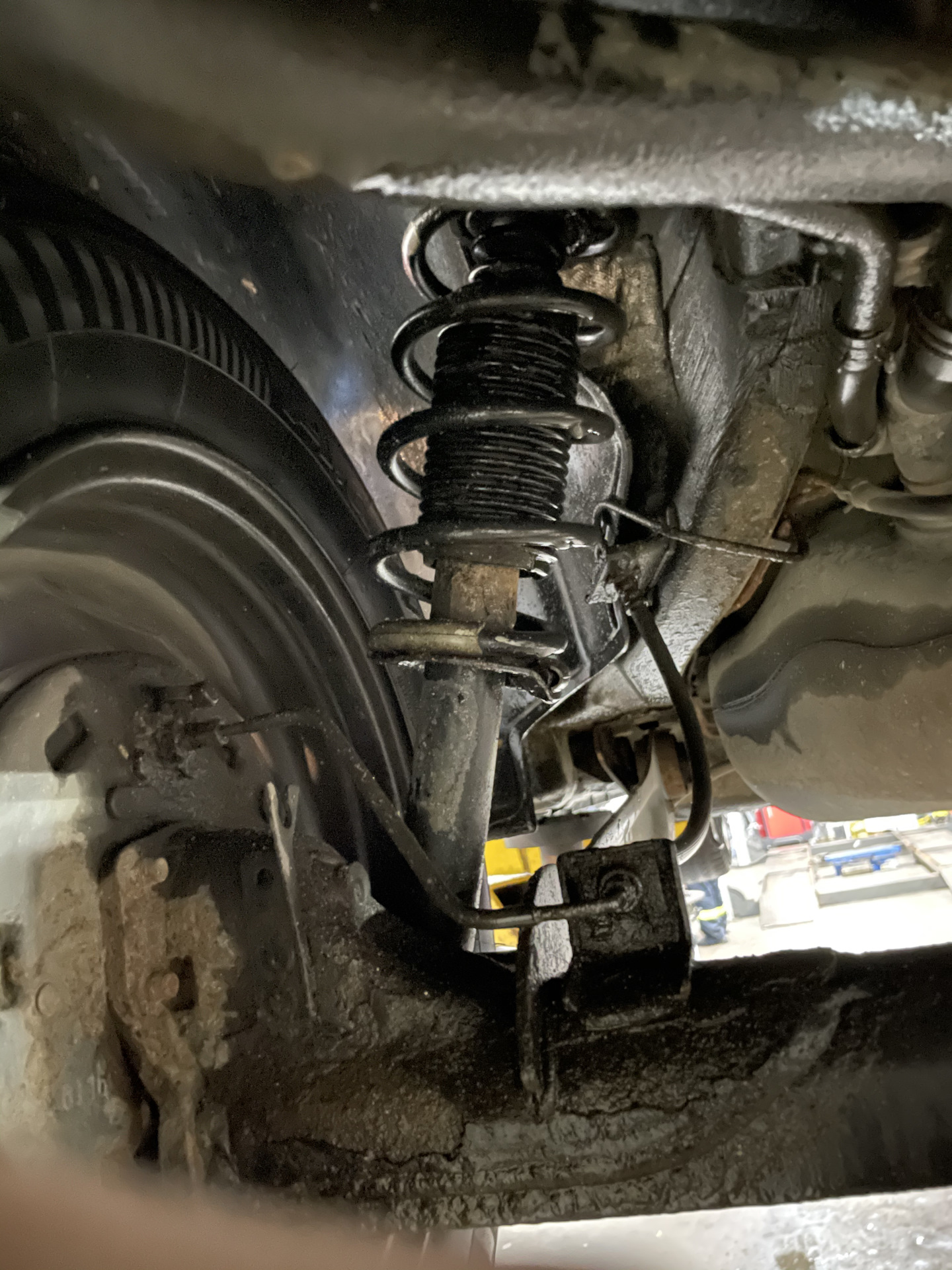Задние стойки — Nissan Almera Classic (B10), 1,6 л, 2006 года | визит ...