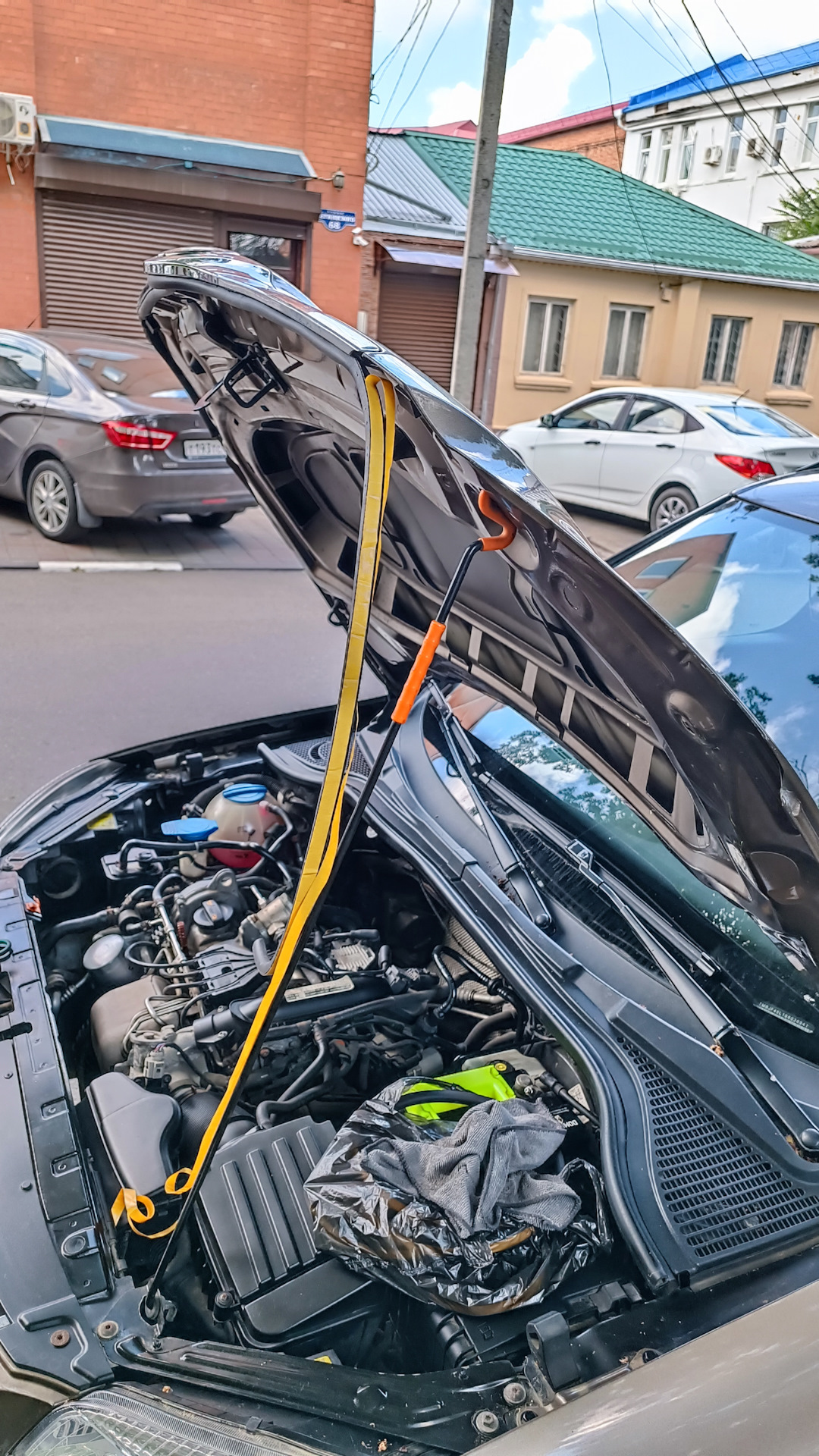 Дополнительный уплотнитель капота Шкода Ейти — Skoda Yeti, 1,2 л, 2011 ...