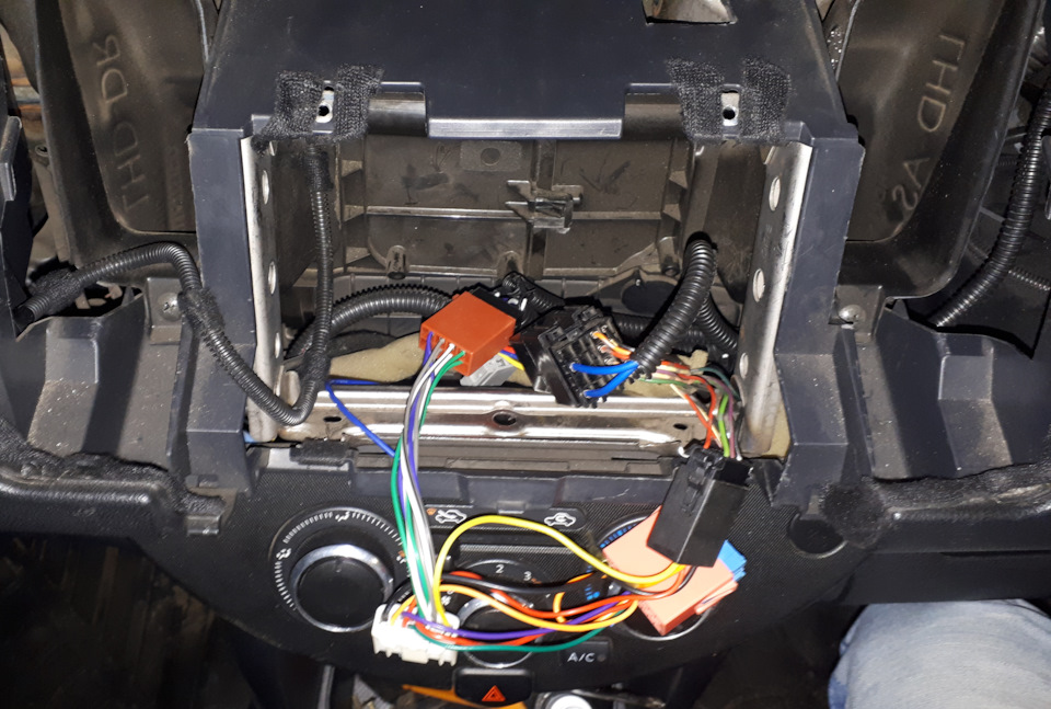 Фото в бортжурнале Nissan Note (1G)