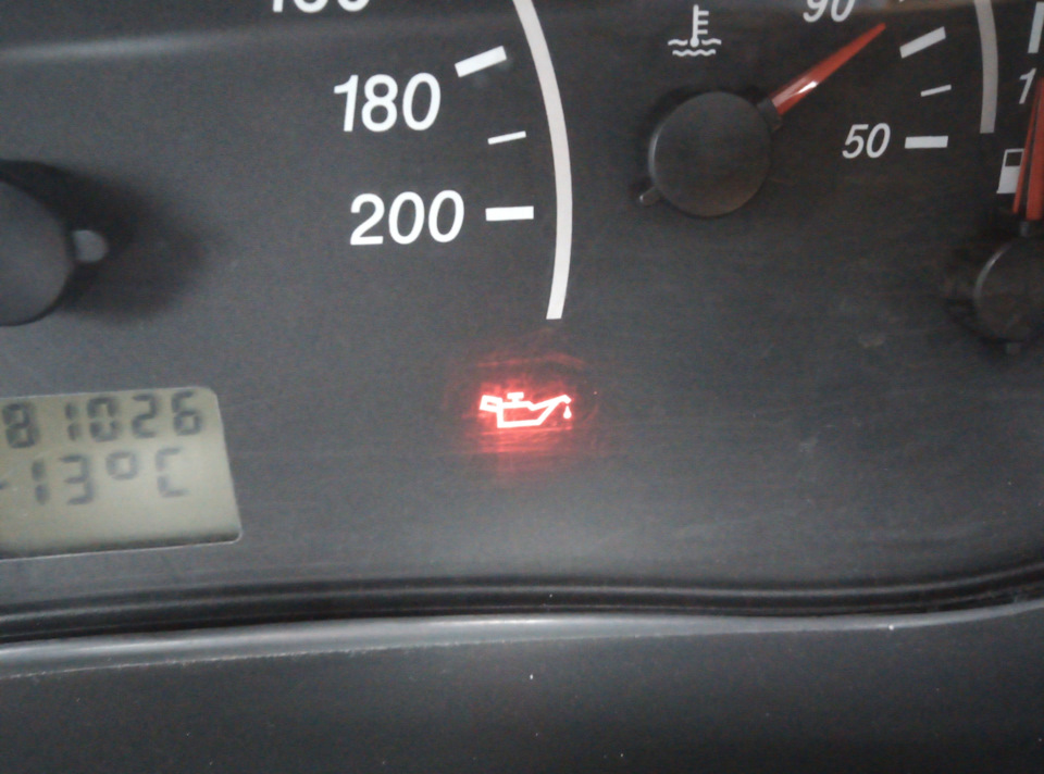 Лампа давления масла… — Lada Приора универсал, 1,6 л., 2010 года ...