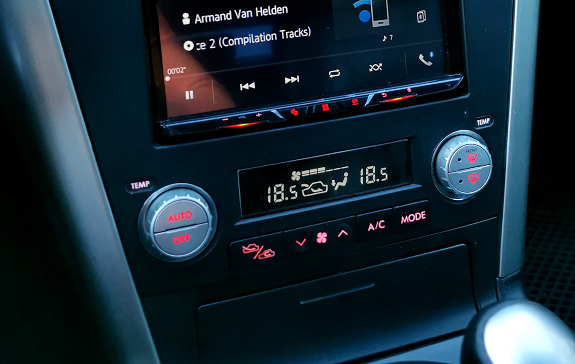Магнитола гаснет экран. Погас экран климат контроля bl5. Гаснет экран магнитолы Субару Аутбек. Subaru climate Control buttons. Аутлендер потух экран 2017.