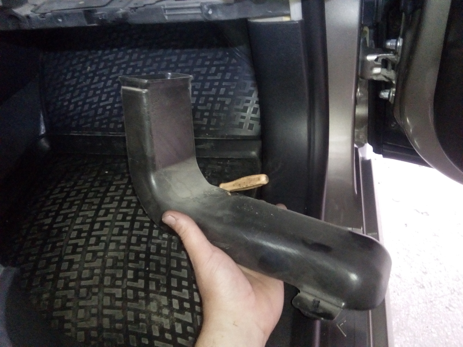 воздуховод в ноги. воздуховоды для печки ваз 2107 задним пассажирам. обдув ног bmw e39. обдув ног ваз 2114. бмв х5 е53 воздуховод в ноги.