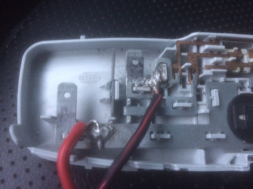 Подсоединить регистратор к плафону освещения фф2. Плафон форд фокус 2 подключение. Подключение плафона форд. Адаптер к плафону форд фокус 2. Форд фокус 3 подключение регистратора к плафону.