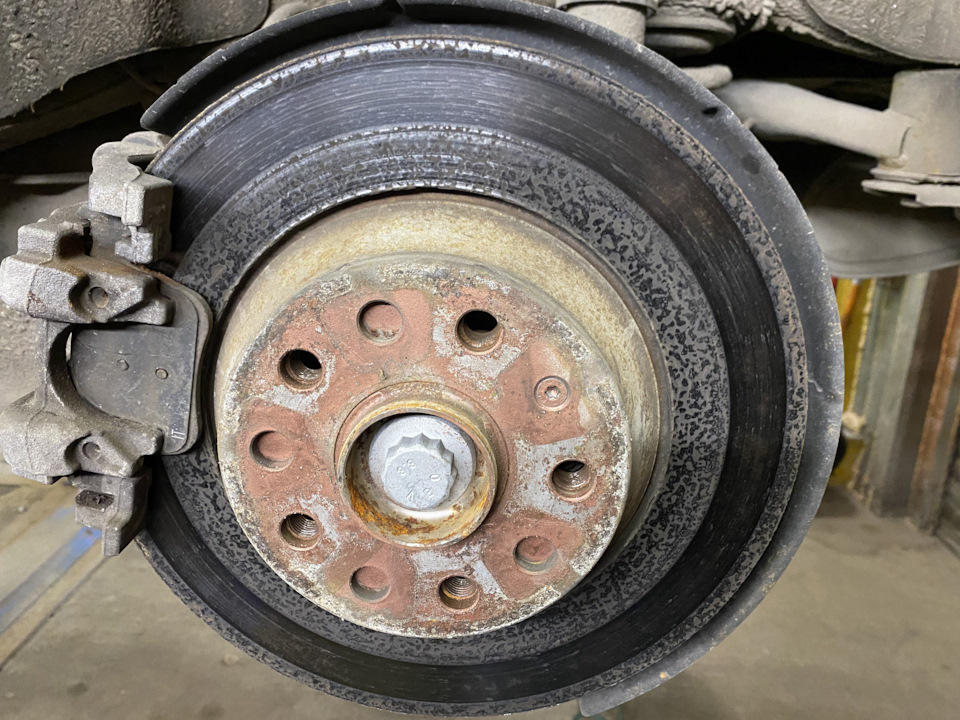 Замена тормозных дисков и колодок + ТО — Volkswagen Tiguan (2G), 1,4 л ...
