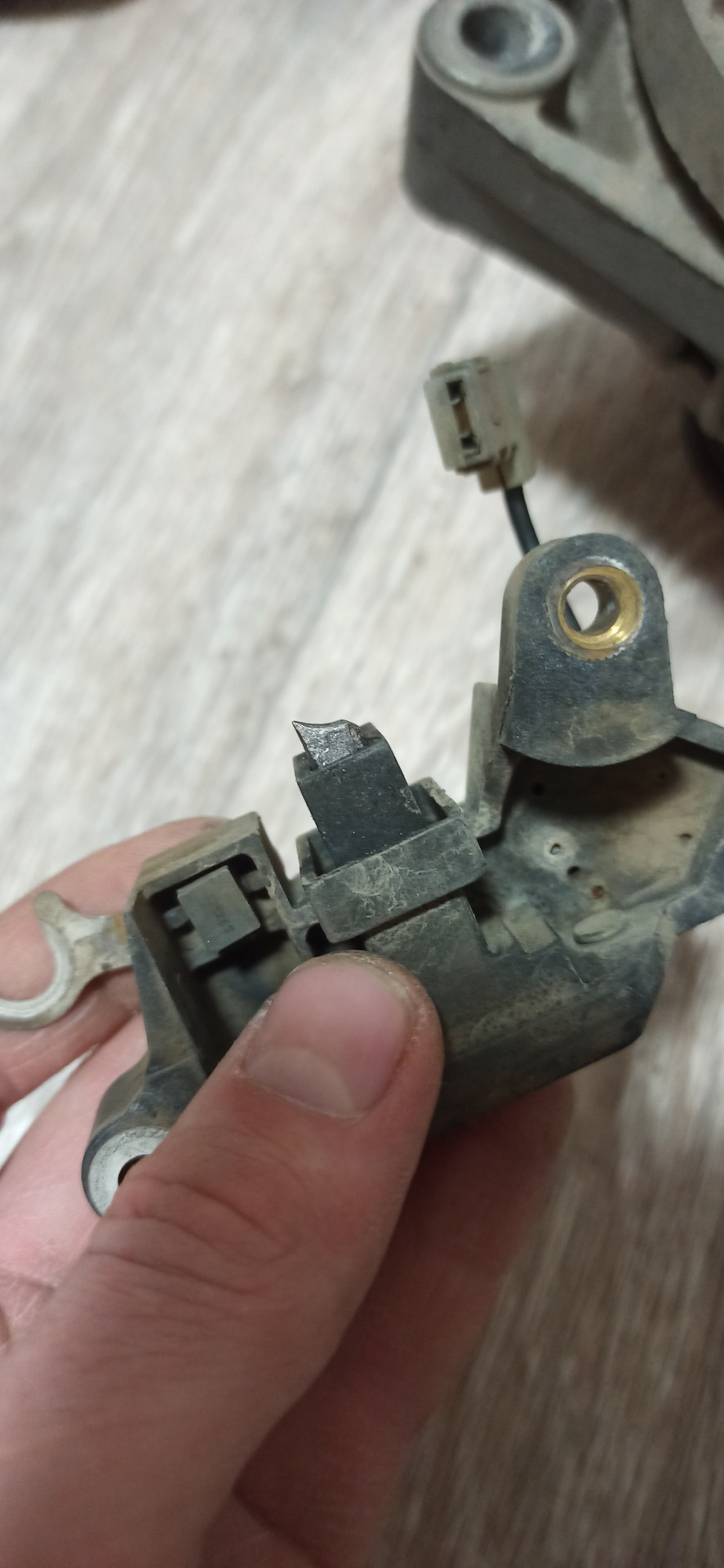 [Подкапотка] Генератор. Диагностика/замена щёток — Lada Калина хэтчбек ...