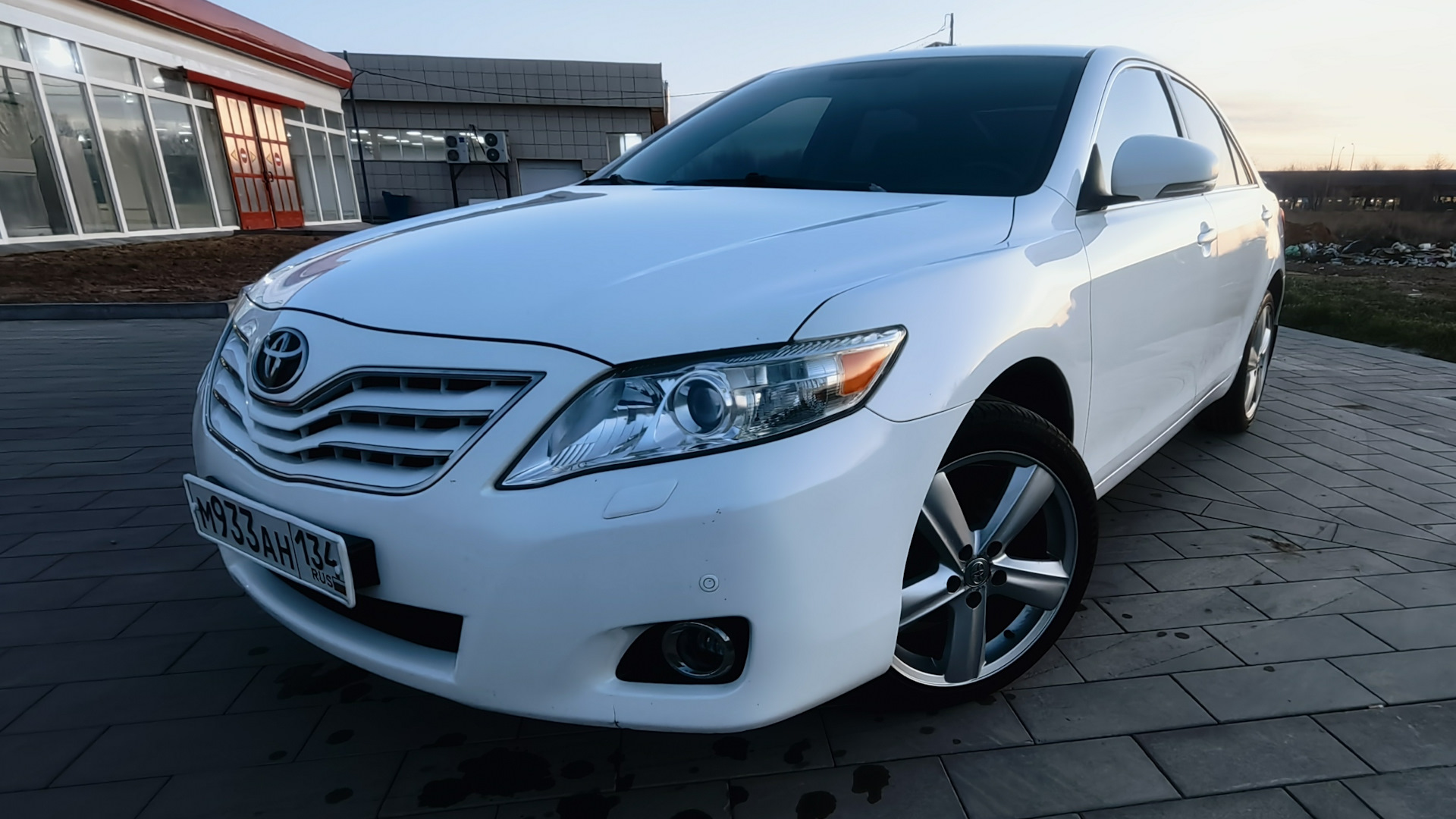 Toyota Camry (XV40) 2.4 бензиновый 2010 | 2.4 белая на DRIVE2