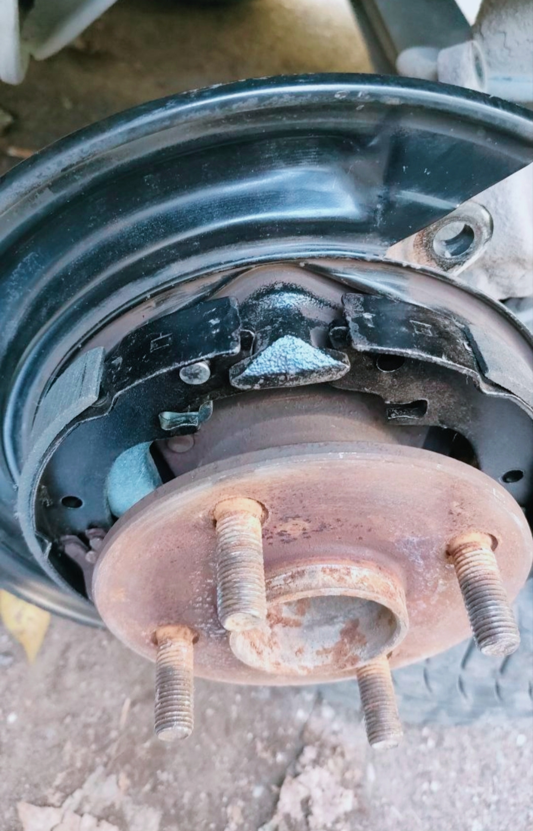 🔧Замена колодок стояночного тормоза🪛 — Toyota Corolla (120), 1,4 л ...