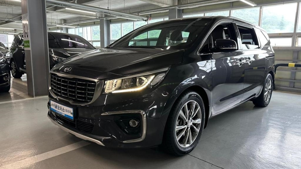 KIA Carnival Семейный автомобиль