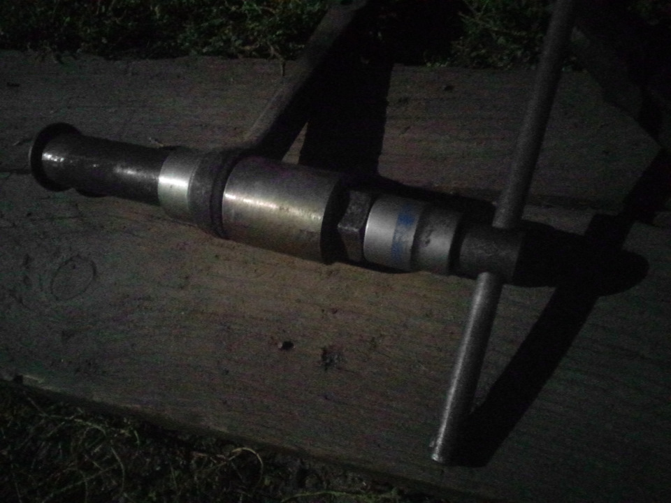 Левый рычаг собрал с первого раза, правда поздно. — Lada 2120 Надежда