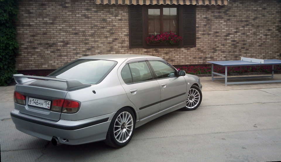 объезжал пробку и сделал пару кадров… — Nissan Primera (P11)