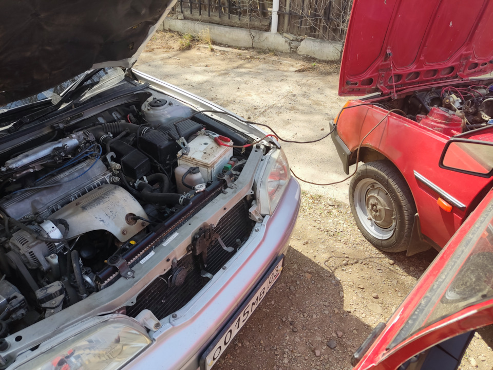 Трещат реле и мигает панель приборов, не заводится машина. Что ...