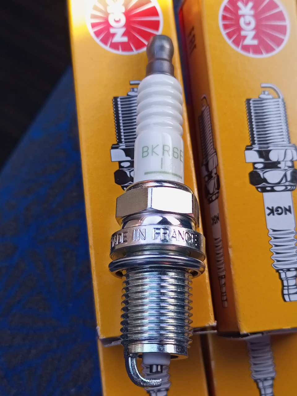 ЗАМЕНА СВЕЧЕЙ ЗАЖИГАНИЯ. ФОН В ДИНАМИКАХ. — Lada 21104, 1,6 л, 2005 ...